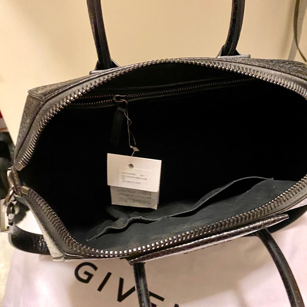 Authentic Rare Givenchy Antigona Bag, Medium - Picture 9 of 16